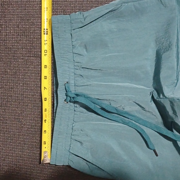 NEW IN jogger pants w/ drawstring & pockets. Parachute feel. Medium. NWT - Picture 6 of 16
